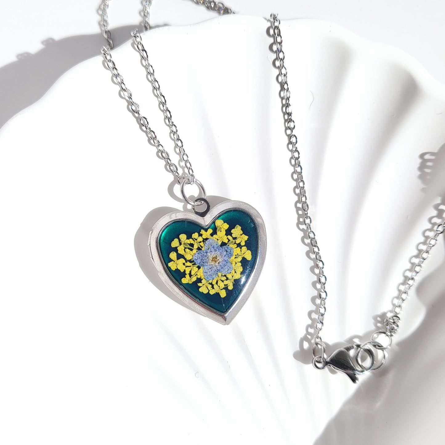 Forget Me Not Flower Heart Photo Locket (Gold or Silver)