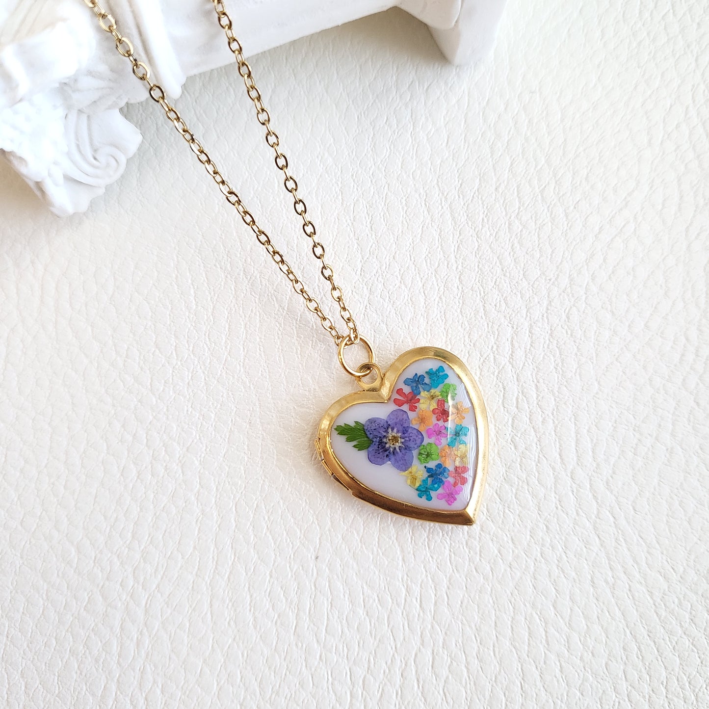 Colorful Pressed Flower Forget Me Not Heart Photo Necklace (Gold)