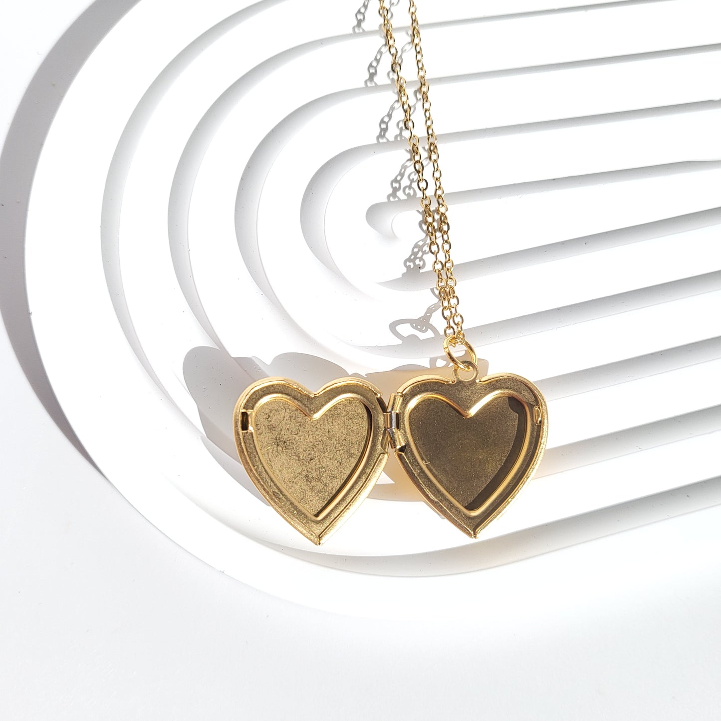 Colorful Pressed Flower Forget Me Not Heart Photo Necklace (Gold)